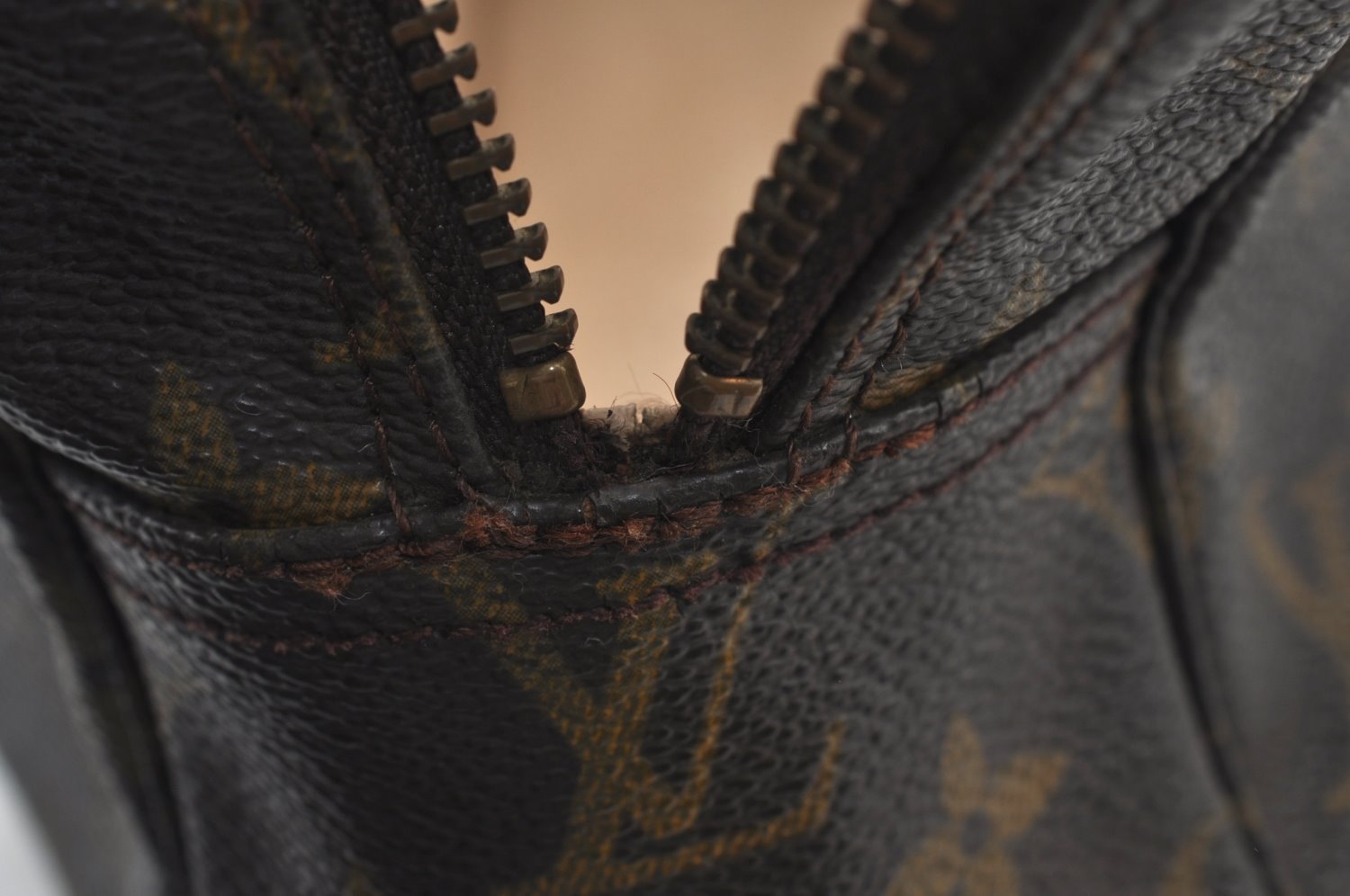 Auth Louis Vuitton Monogram Trousse Toilette 28 Clutch Bag M47522 Junk K8733