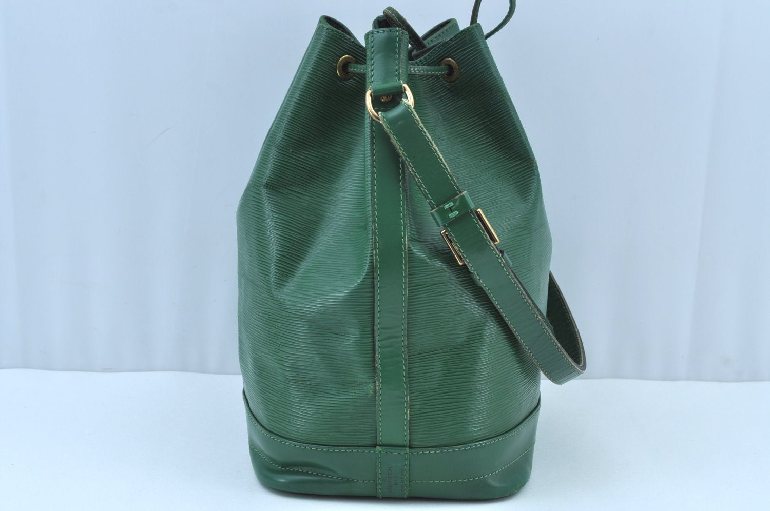 Authentic Louis Vuitton Epi Noe Shoulder Drawstring Bag Green M44004 LV K8734