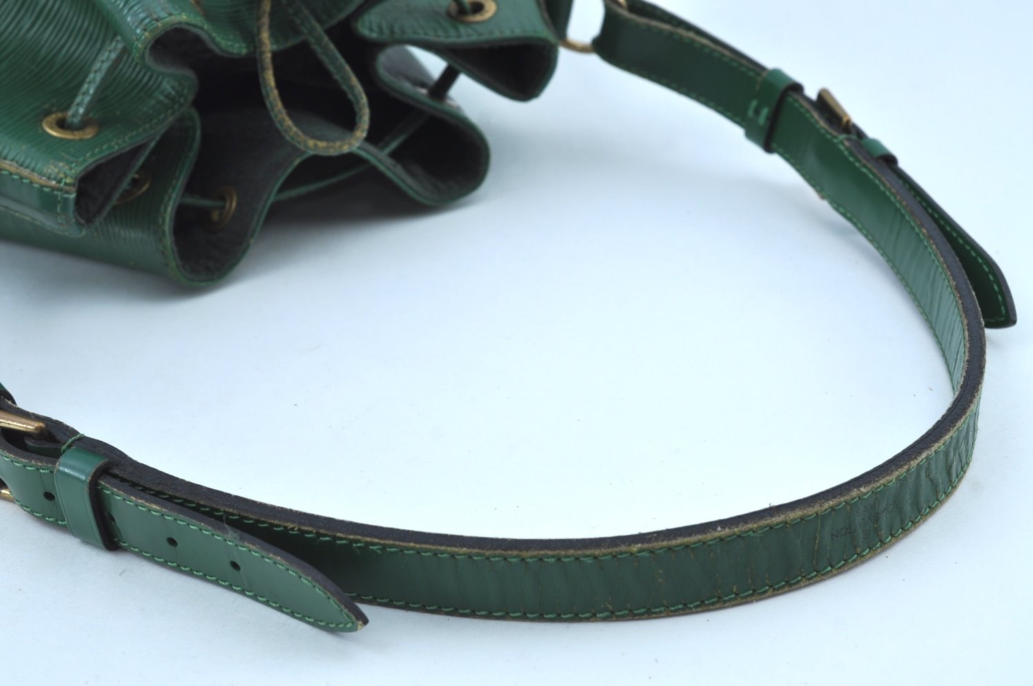 Authentic Louis Vuitton Epi Noe Shoulder Drawstring Bag Green M44004 LV K8734