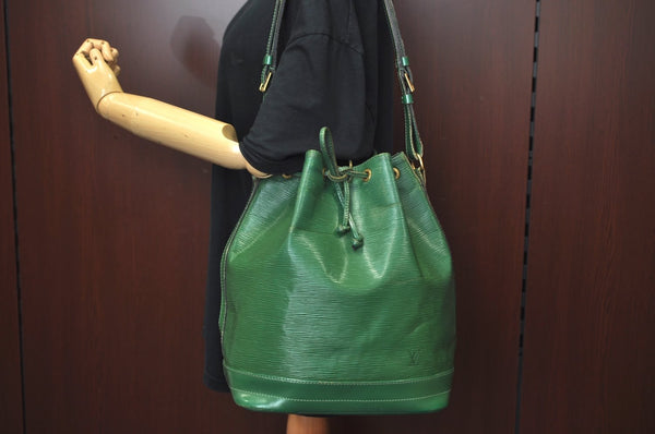 Authentic Louis Vuitton Epi Noe Shoulder Drawstring Bag Green M44004 LV K8734