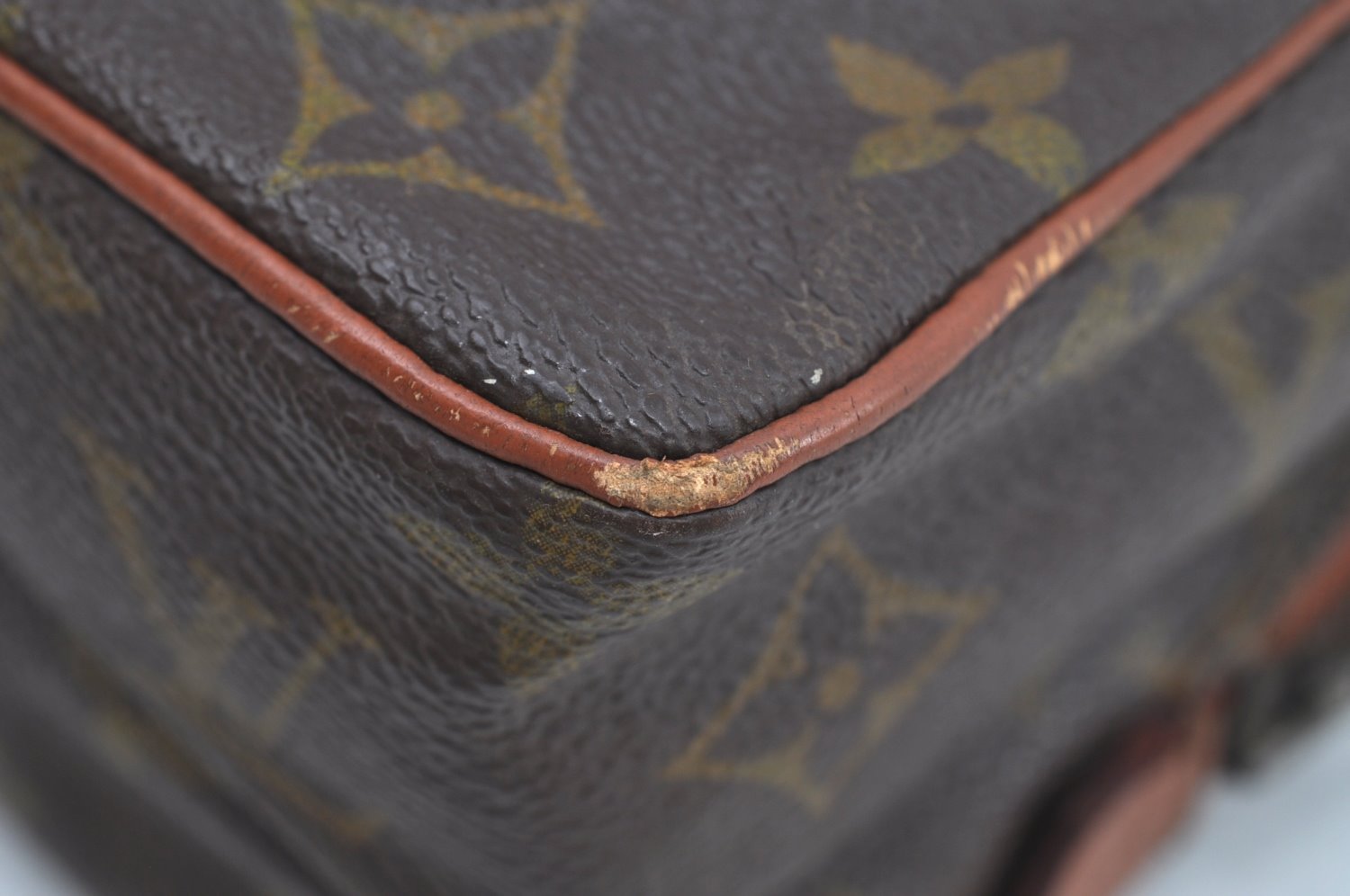 Authentic Louis Vuitton Monogram Amazone Shoulder Cross Body Bag Old Model K8751