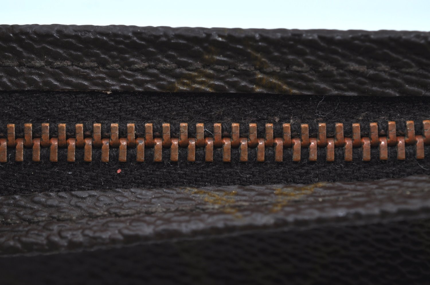 Auth Louis Vuitton Monogram Poche Toilette 26 Cosmetics Pouch Old Model LV K8829