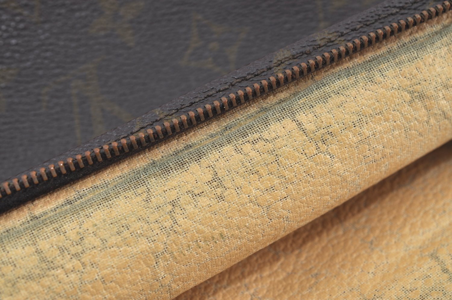 Auth Louis Vuitton Monogram Poche Toilette 26 Cosmetics Pouch Old Model LV K8829