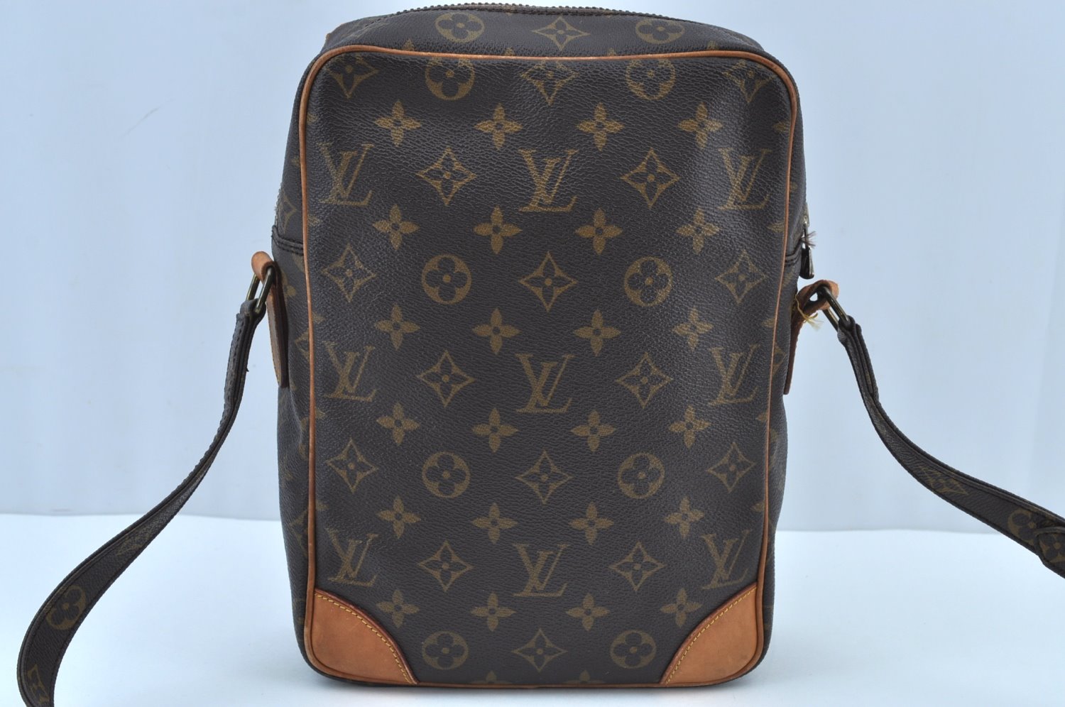 Authentic Louis Vuitton Monogram Danube MM Shoulder Cross Bag M45264 LV K8853