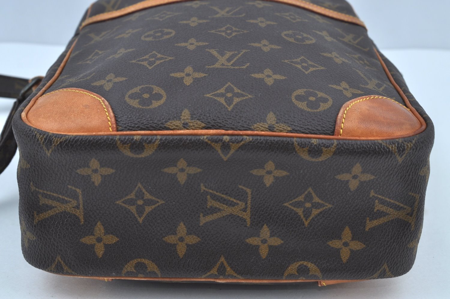 Authentic Louis Vuitton Monogram Danube MM Shoulder Cross Bag M45264 LV K8853