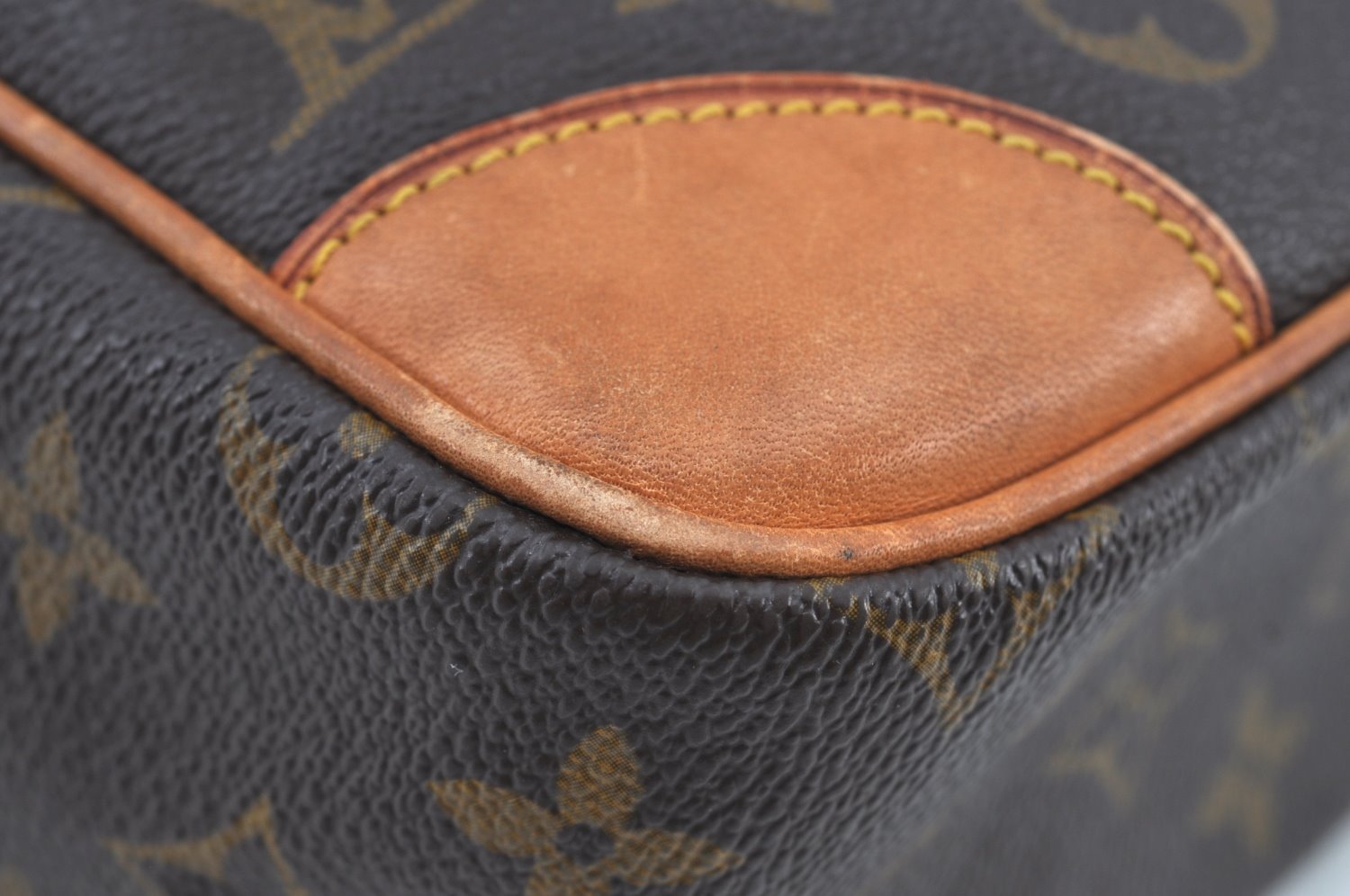 Authentic Louis Vuitton Monogram Danube MM Shoulder Cross Bag M45264 LV K8853