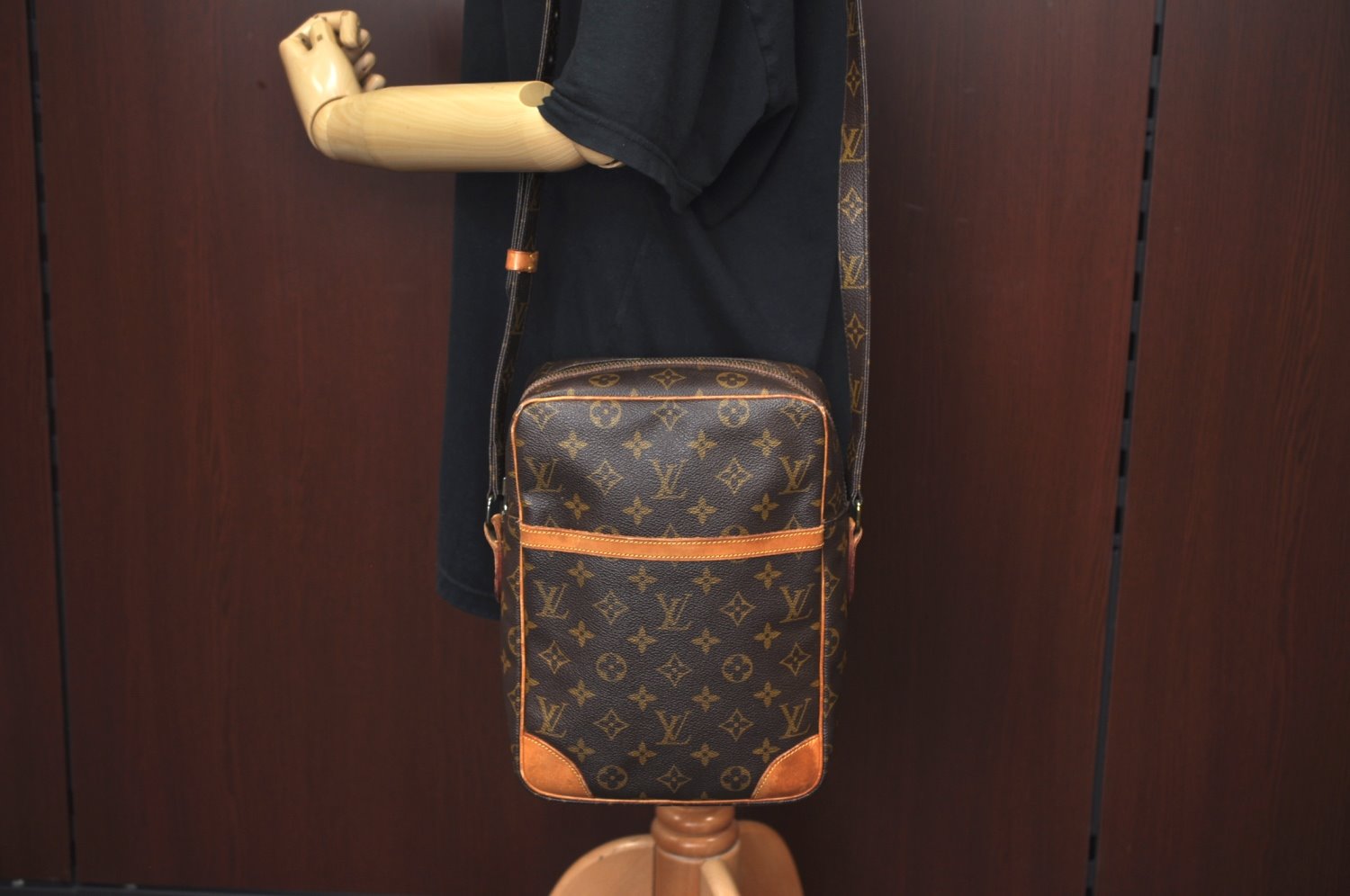 Authentic Louis Vuitton Monogram Danube MM Shoulder Cross Bag M45264 LV K8853