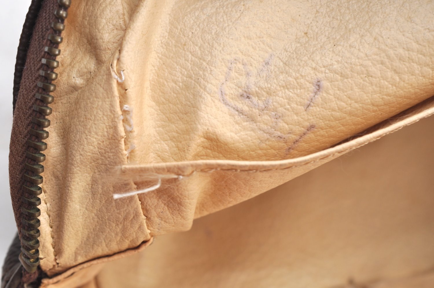 Auth Louis Vuitton Monogram Trousse Toilette 23 Clutch Bag M47524 Junk K8885