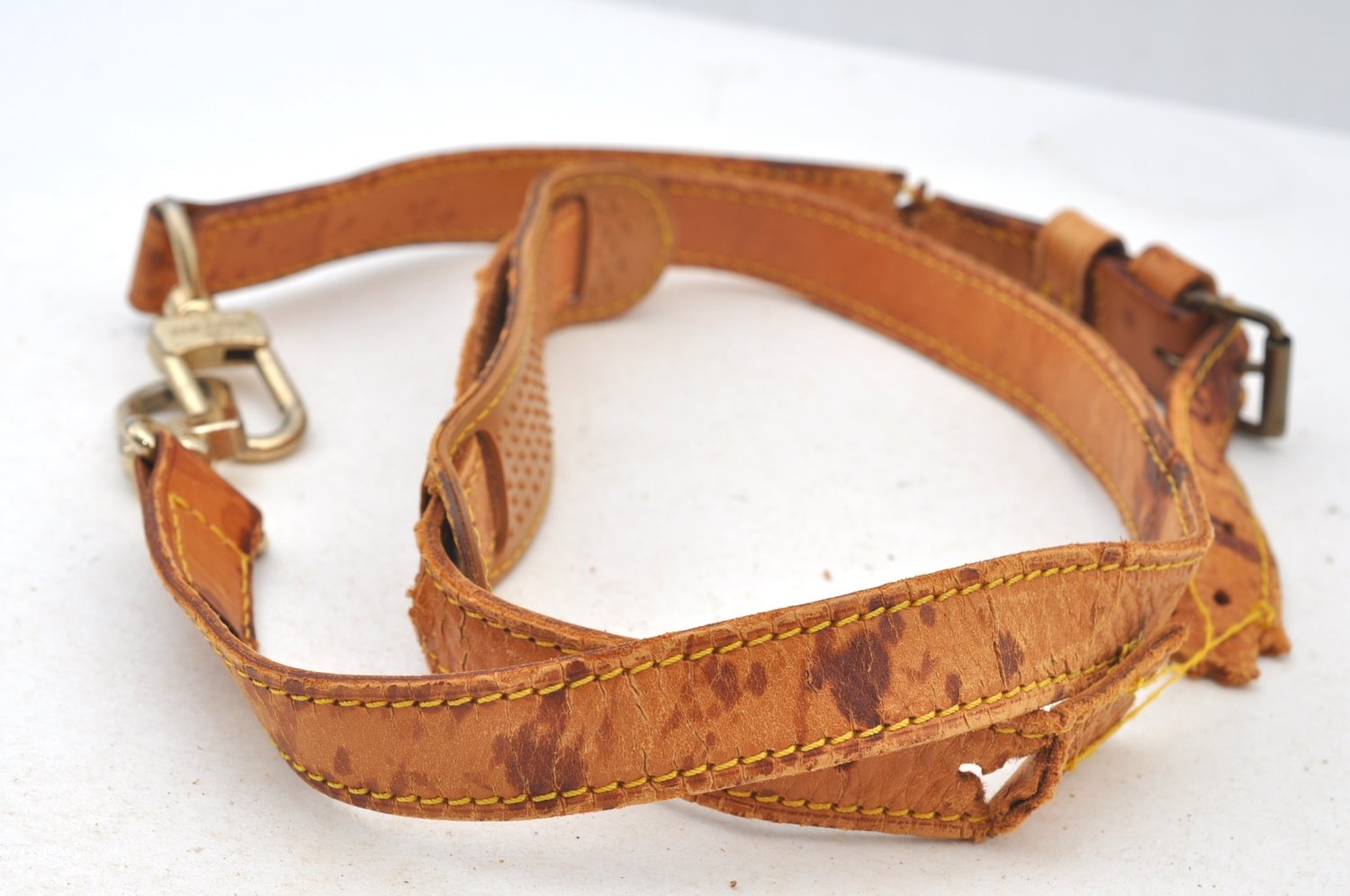 Authentic Louis Vuitton Leather Shoulder Strap Beige 40.9-48