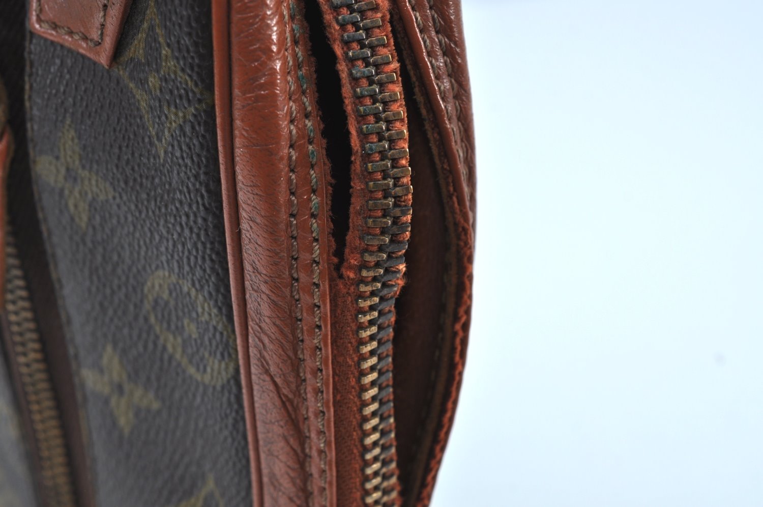 Authentic Louis Vuitton Monogram Pochette Sport Clutch Bag Old Model Junk K8985