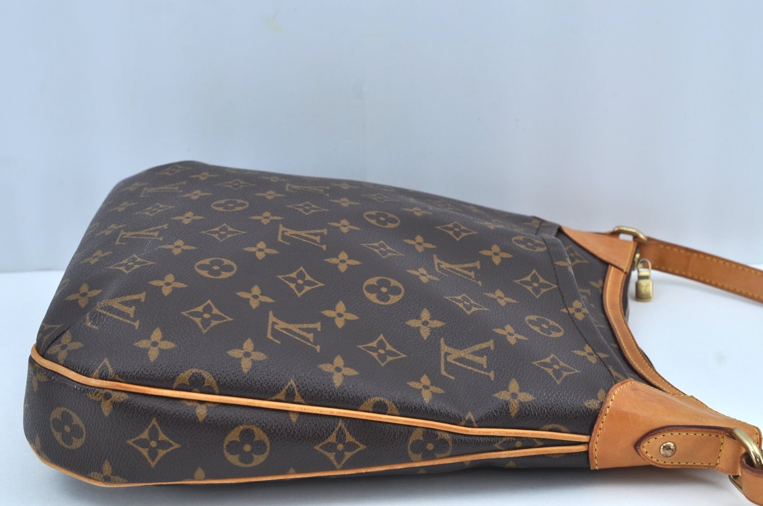 Authentic Louis Vuitton Monogram Odeon MM Shoulder Cross Bag M56389 LV K9005