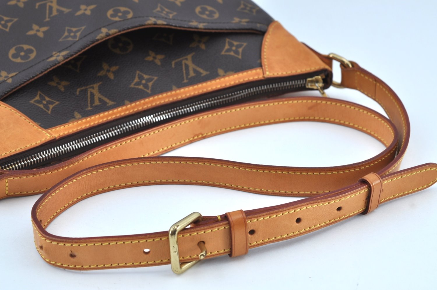 Authentic Louis Vuitton Monogram Odeon MM Shoulder Cross Bag M56389 LV K9005