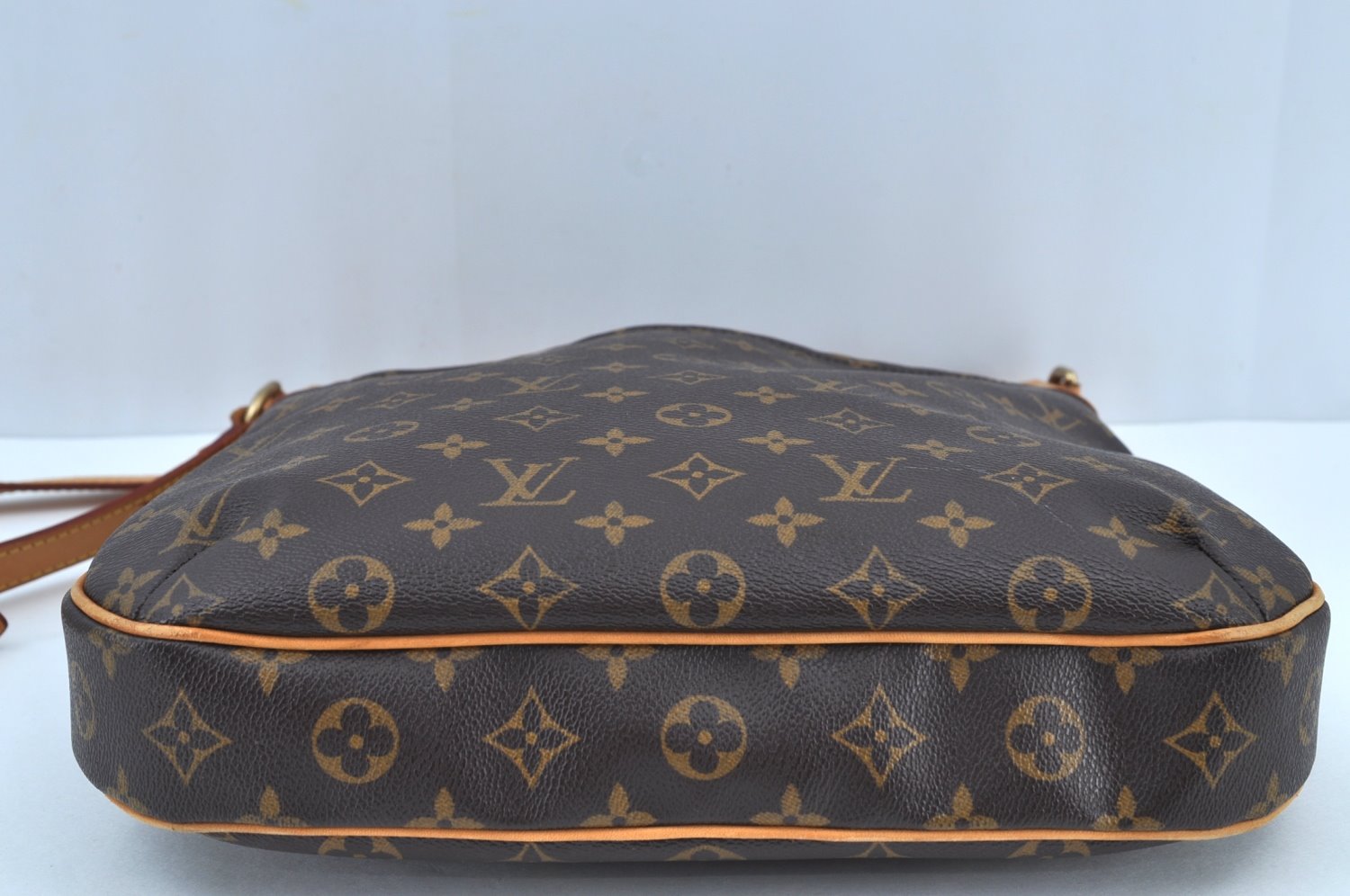 Authentic Louis Vuitton Monogram Odeon MM Shoulder Cross Bag M56389 LV K9005