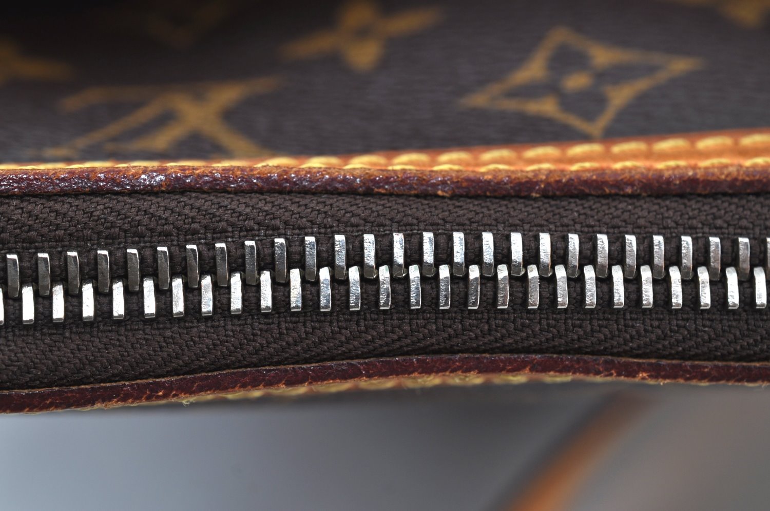 Authentic Louis Vuitton Monogram Odeon MM Shoulder Cross Bag M56389 LV K9005