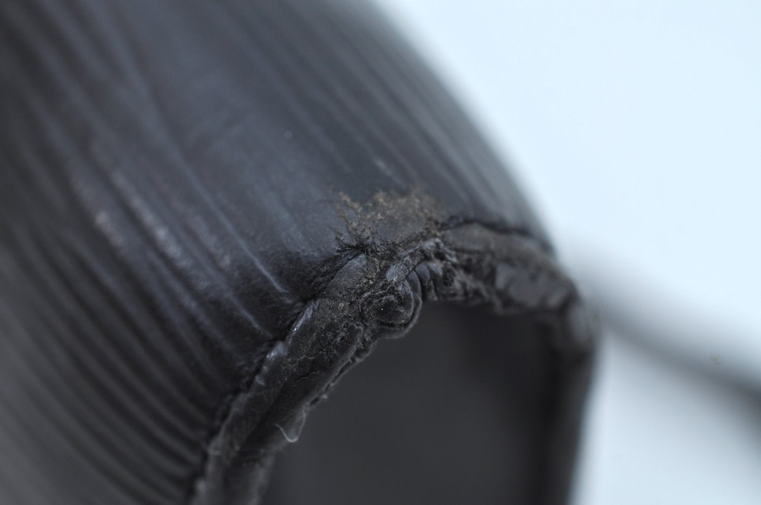 Authentic Louis Vuitton Epi Pochette Accessoires Pouch Black M52952 LV K9036