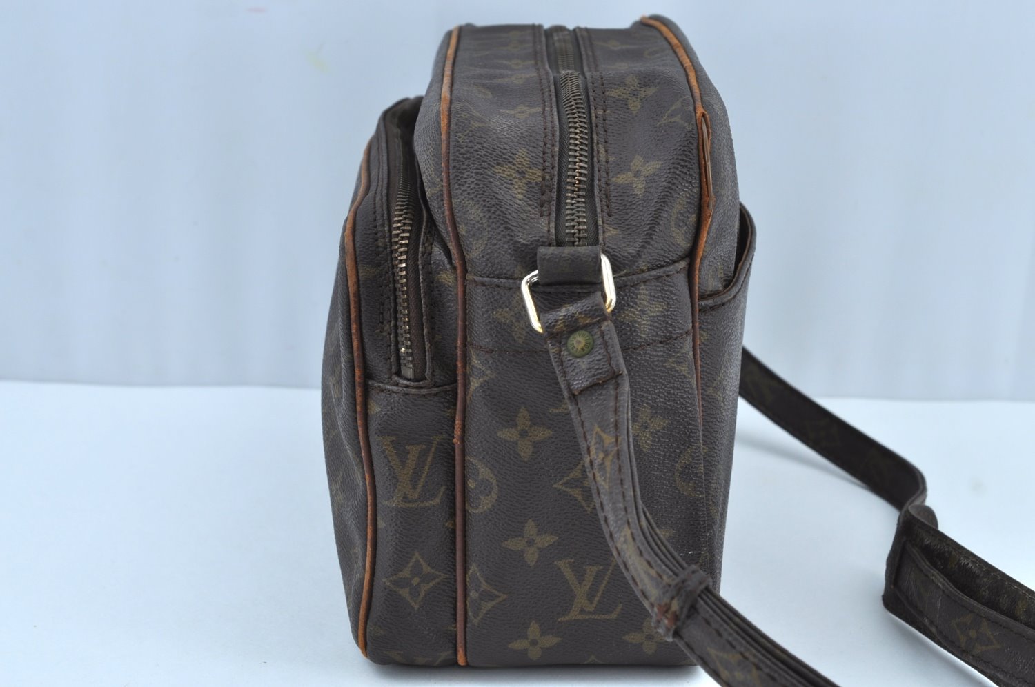 Authentic Louis Vuitton Monogram Nile Shoulder Cross Body Bag Old Model LV K9038