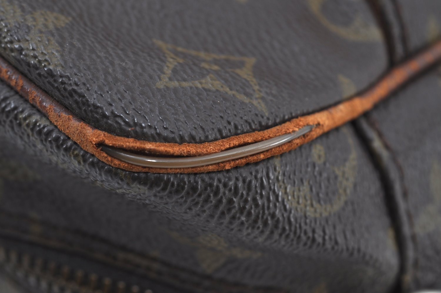 Authentic Louis Vuitton Monogram Nile Shoulder Cross Body Bag Old Model LV K9038