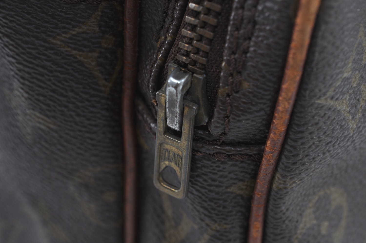 Authentic Louis Vuitton Monogram Nile Shoulder Cross Body Bag Old Model LV K9038