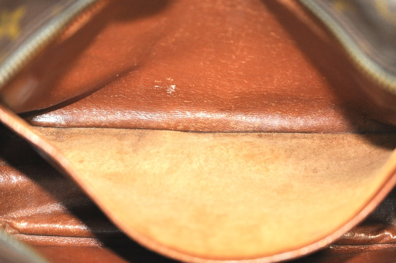 Authentic Louis Vuitton Monogram Nile Shoulder Cross Body Bag Old Model LV K9038