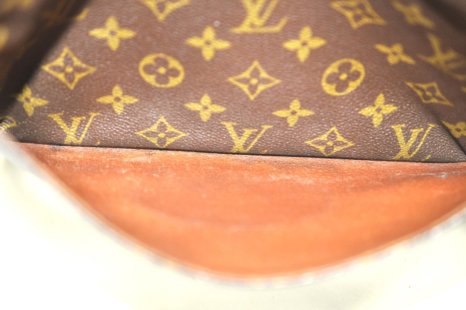 Authentic Louis Vuitton Monogram Nile Shoulder Cross Body Bag Old Model LV K9038