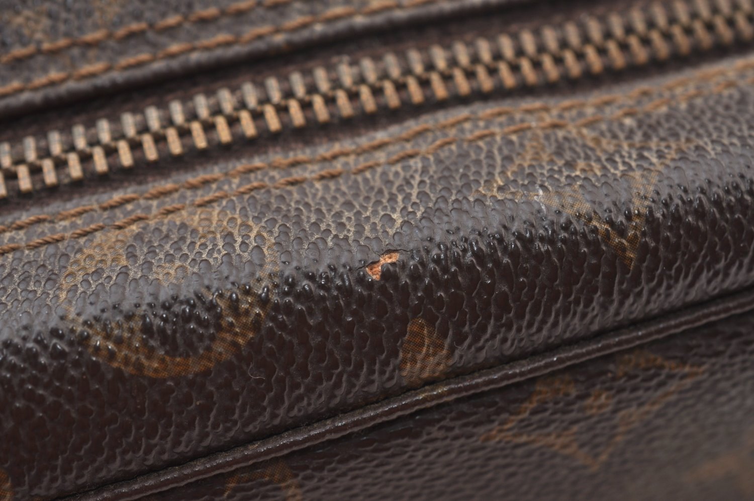 Auth Louis Vuitton Monogram Trousse Toilette 28 Clutch Hand Bag Old Model K9070