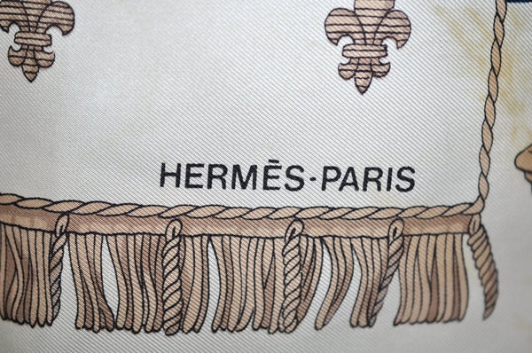 Authentic HERMES Carre 90 Scarf "VUE DU CARROSSE DE LA GALERE" Silk White K9173