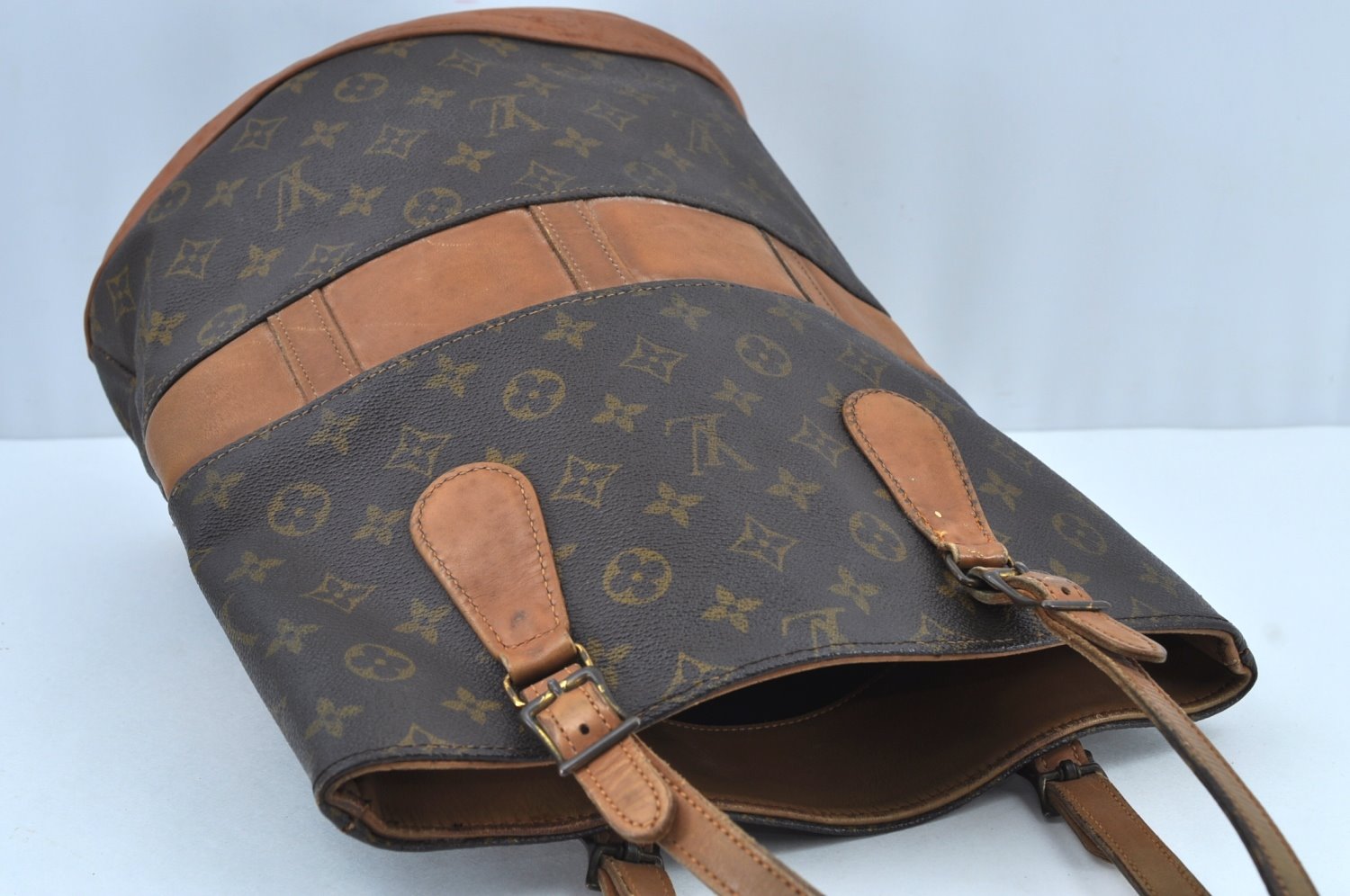 Authentic Louis Vuitton Monogram Bucket GM Shoulder Bag T42236 USA Model K9197