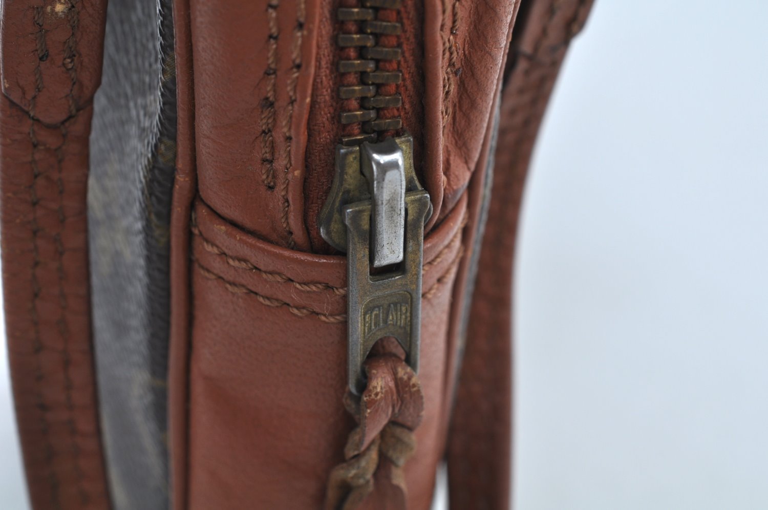 Authentic Louis Vuitton Monogram Pochette Sport Clutch Hand Bag Old Model K9198