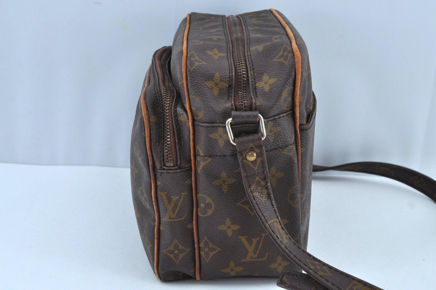 Authentic Louis Vuitton Monogram Nile Shoulder Cross Body Bag Old Model LV K9209