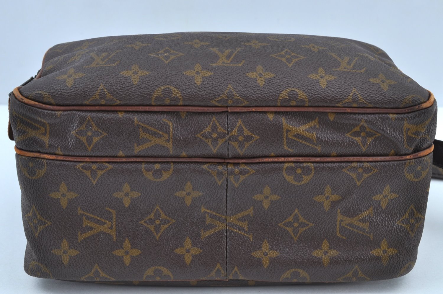 Authentic Louis Vuitton Monogram Nile Shoulder Cross Body Bag Old Model LV K9209