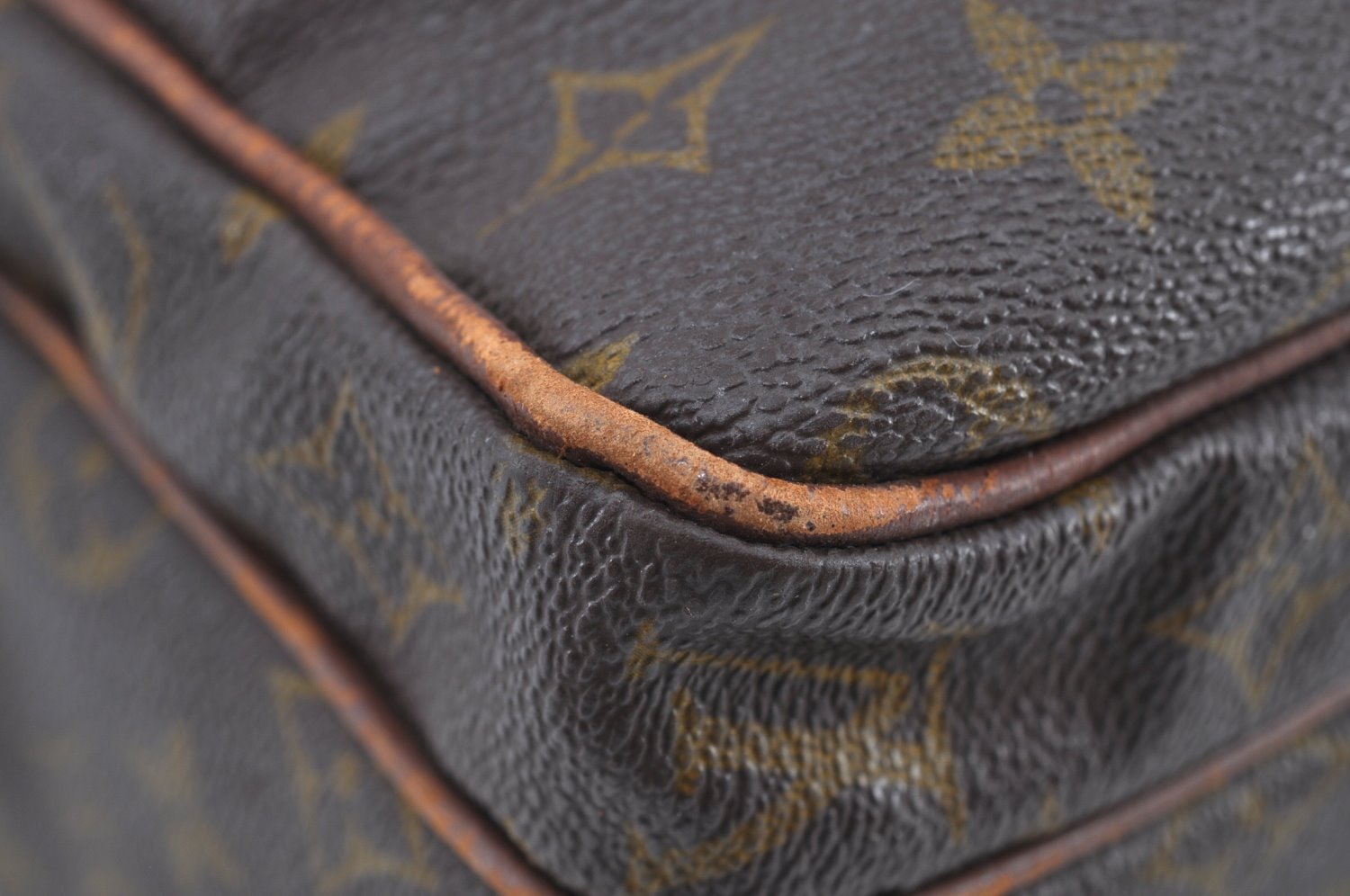 Authentic Louis Vuitton Monogram Nile Shoulder Cross Body Bag Old Model LV K9209