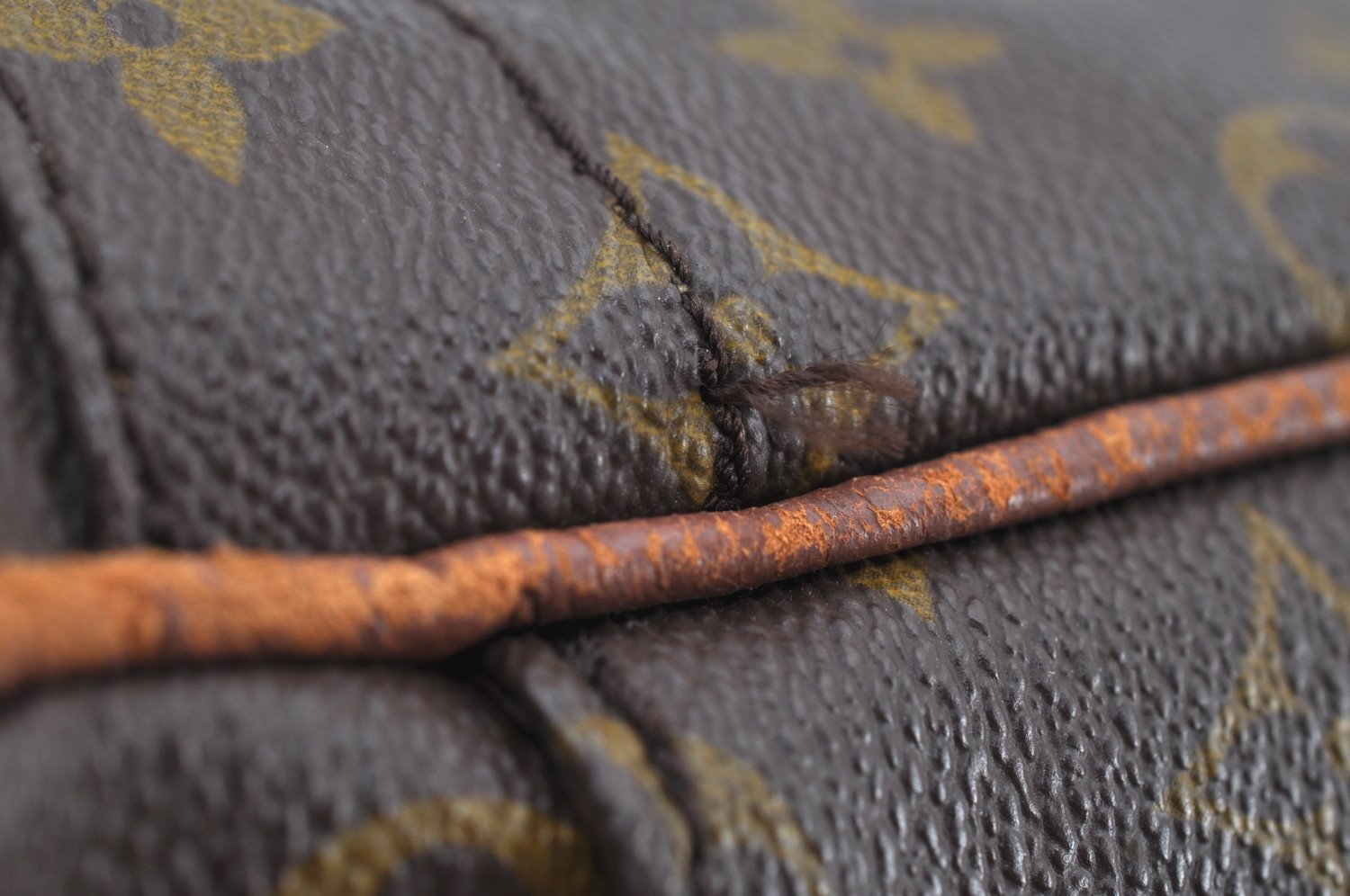 Authentic Louis Vuitton Monogram Nile Shoulder Cross Body Bag Old Model LV K9209