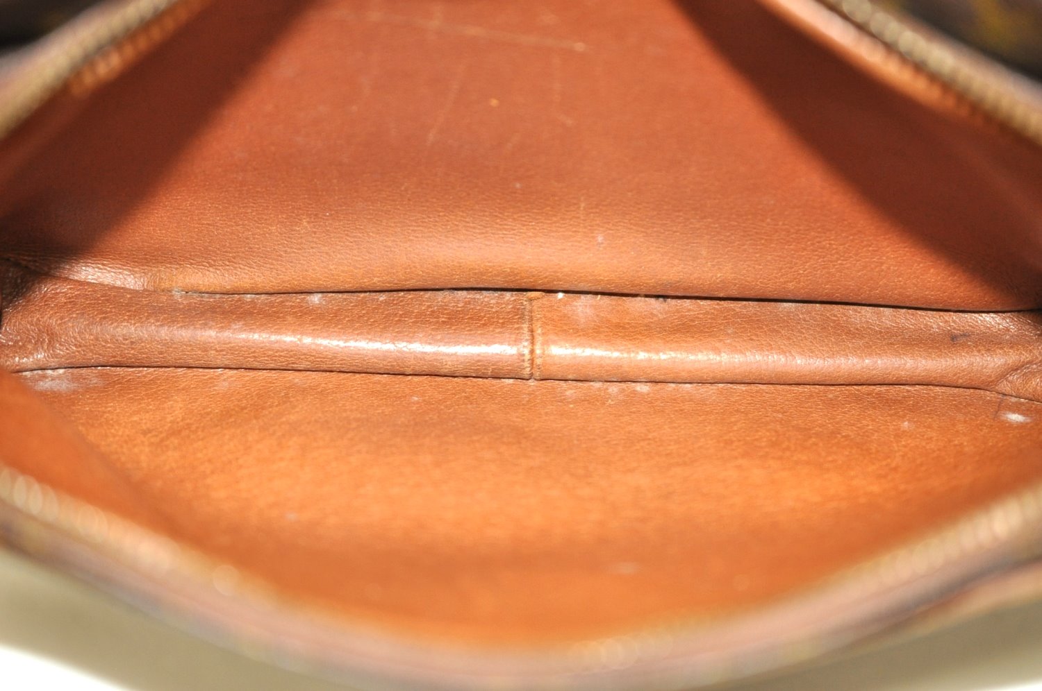 Authentic Louis Vuitton Monogram Nile Shoulder Cross Body Bag Old Model LV K9209