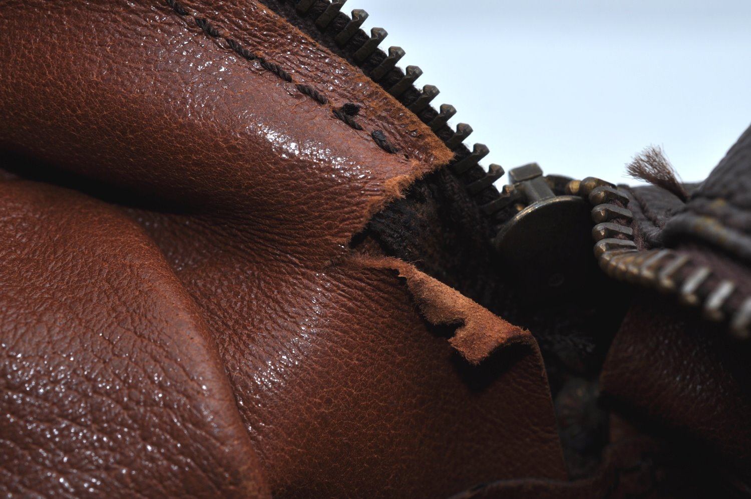 Authentic Louis Vuitton Monogram Nile Shoulder Cross Body Bag Old Model LV K9209