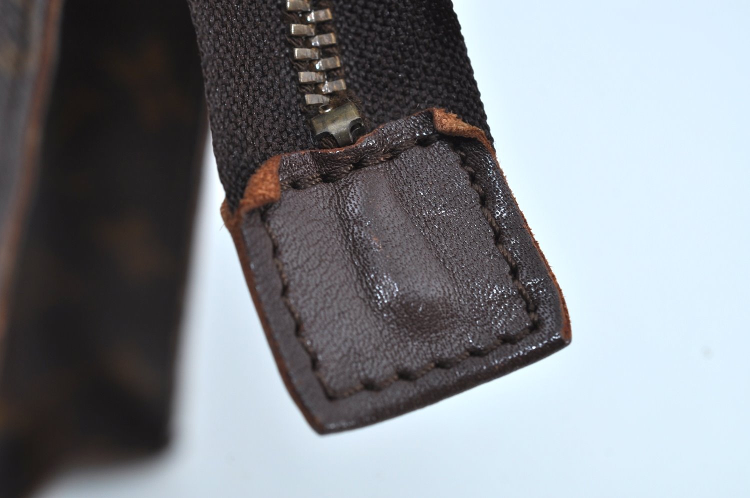 Auth Louis Vuitton Monogram Poche Toilette 26 Cosmetics Pouch Old Model LV K9212