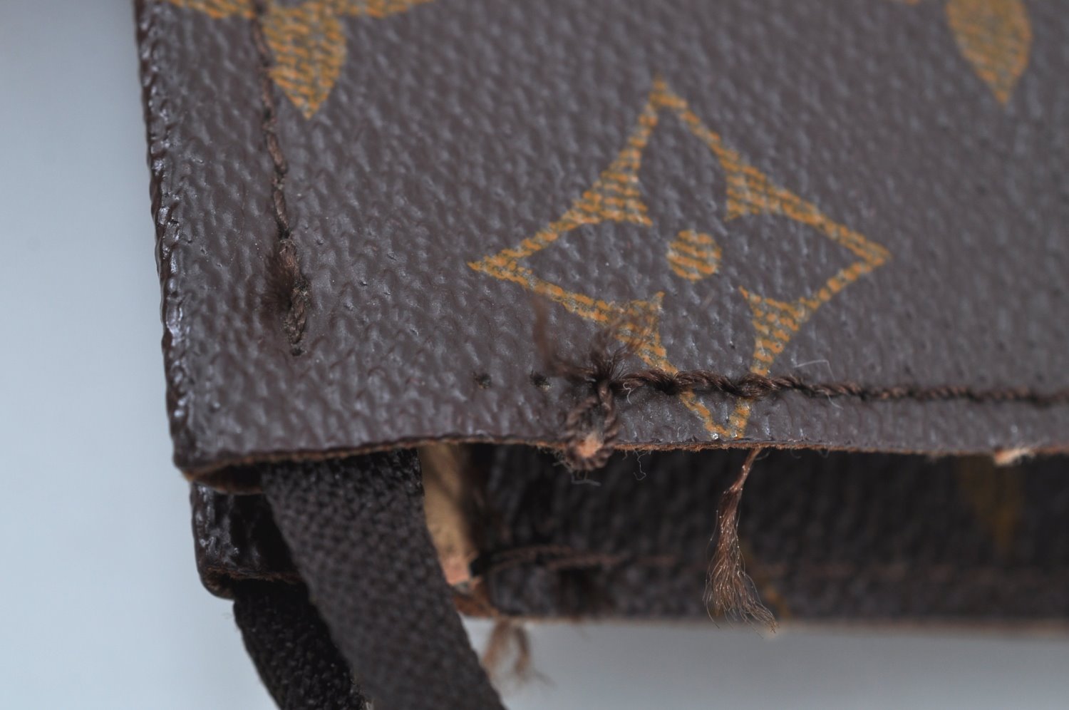 Auth Louis Vuitton Monogram Poche Toilette 26 Cosmetics Pouch Old Model LV K9212