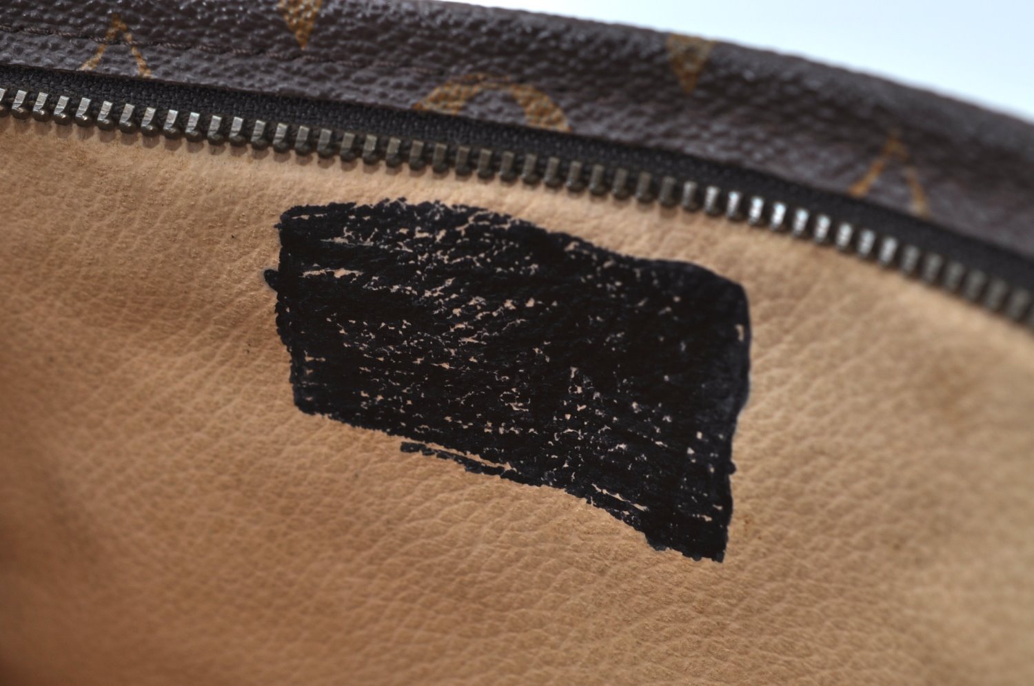 Auth Louis Vuitton Monogram Poche Toilette 26 Cosmetics Pouch Old Model LV K9212