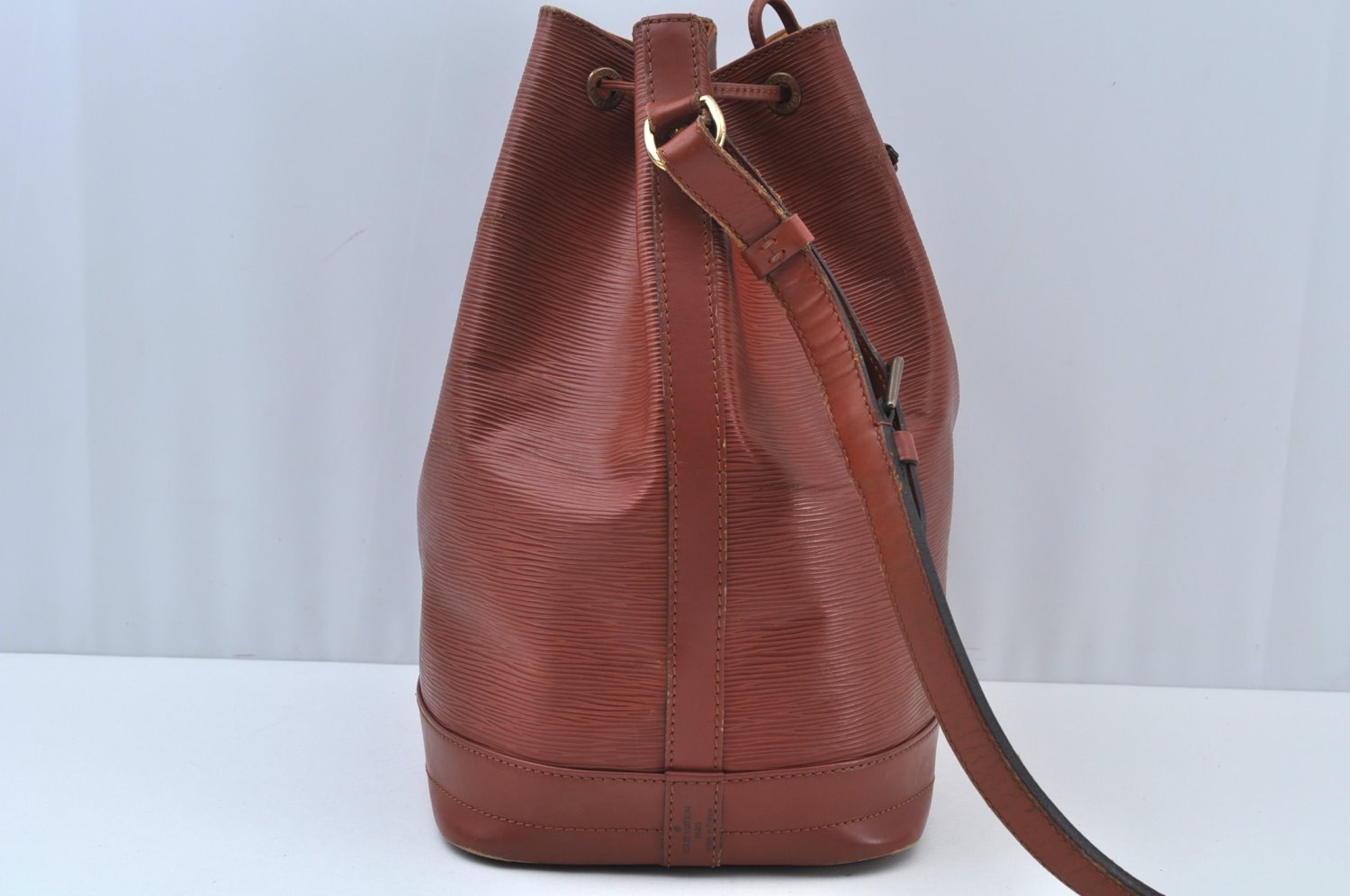 Authentic Louis Vuitton Epi Noe Shoulder Drawstring Bag Brown M44028 Junk K9259