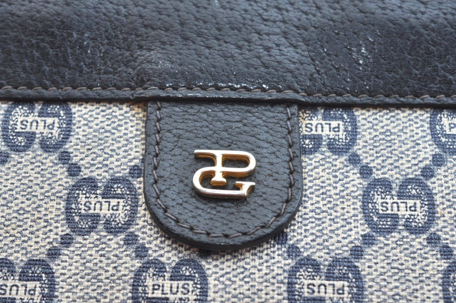 Authentic GUCCI GG Plus Clutch Hand Bag Purse GG PVC Leather Navy Blue K9288