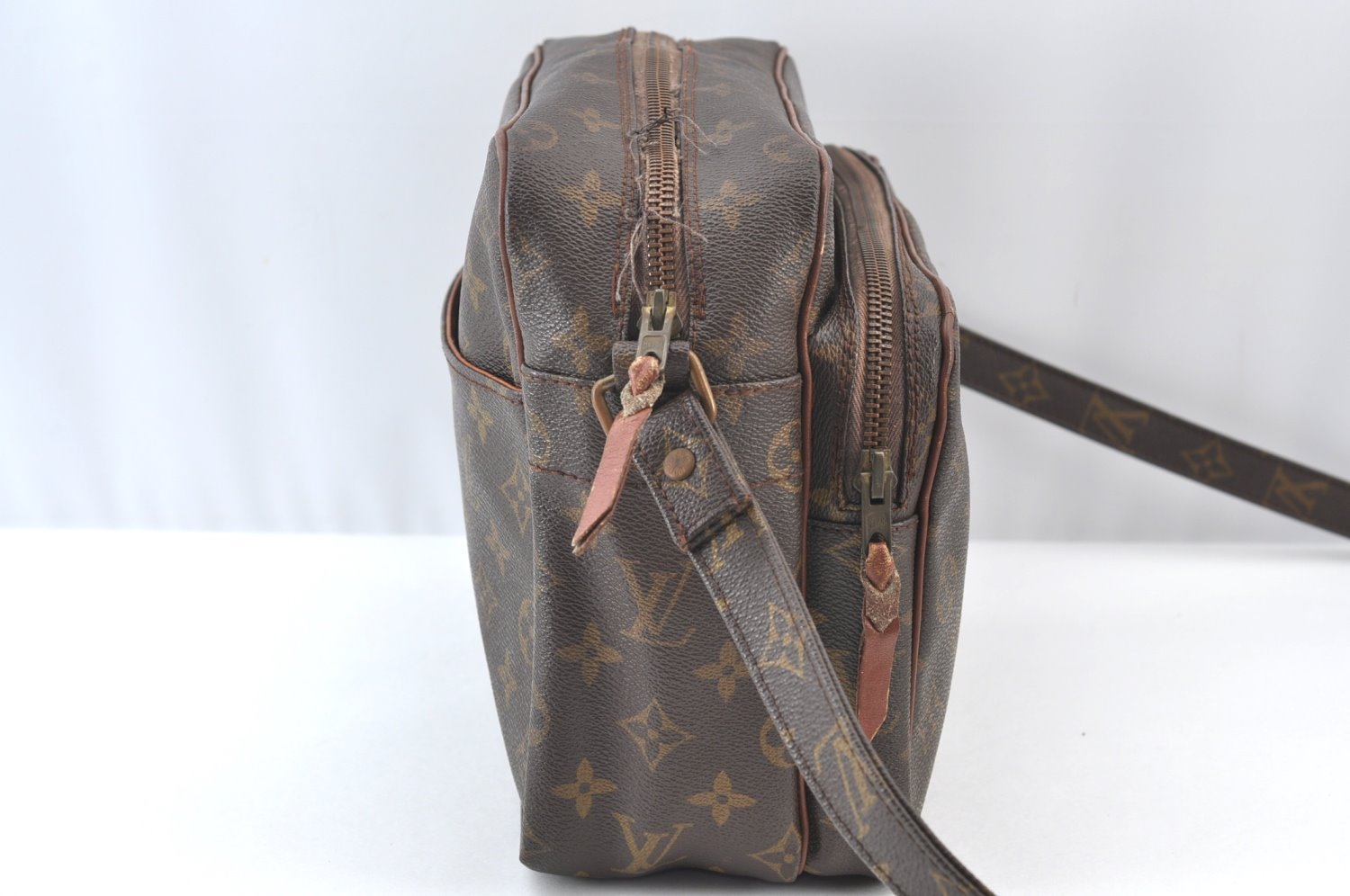 Authentic Louis Vuitton Monogram Nile Shoulder Cross Bag Old Model LV Junk K9292