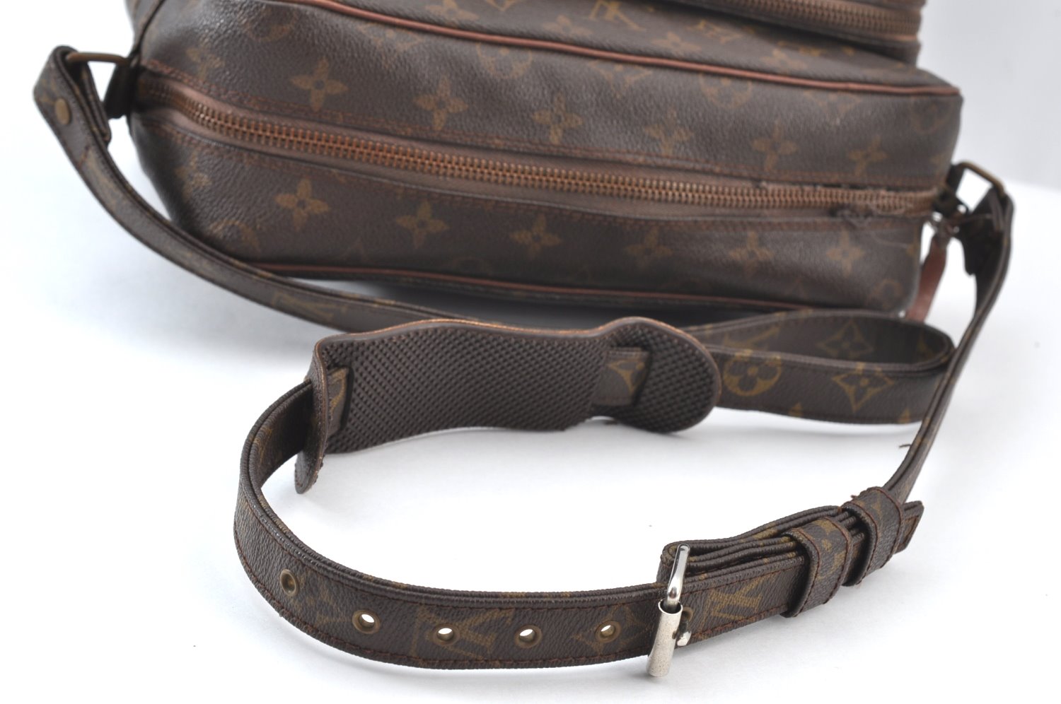 Authentic Louis Vuitton Monogram Nile Shoulder Cross Bag Old Model LV Junk K9292