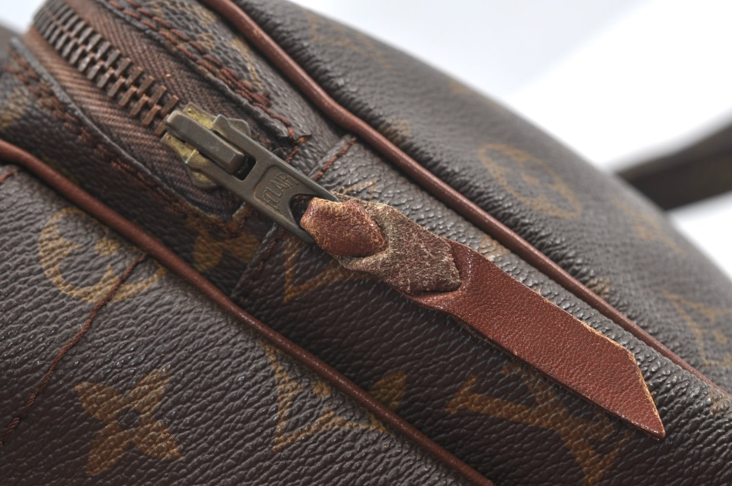 Authentic Louis Vuitton Monogram Nile Shoulder Cross Bag Old Model LV Junk K9292