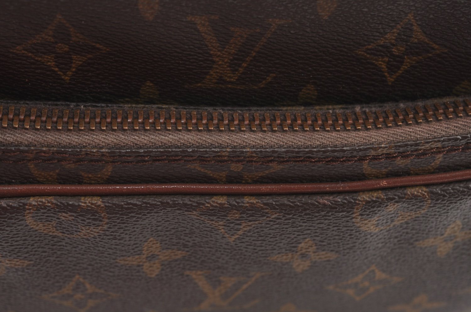 Authentic Louis Vuitton Monogram Nile Shoulder Cross Bag Old Model LV Junk K9292