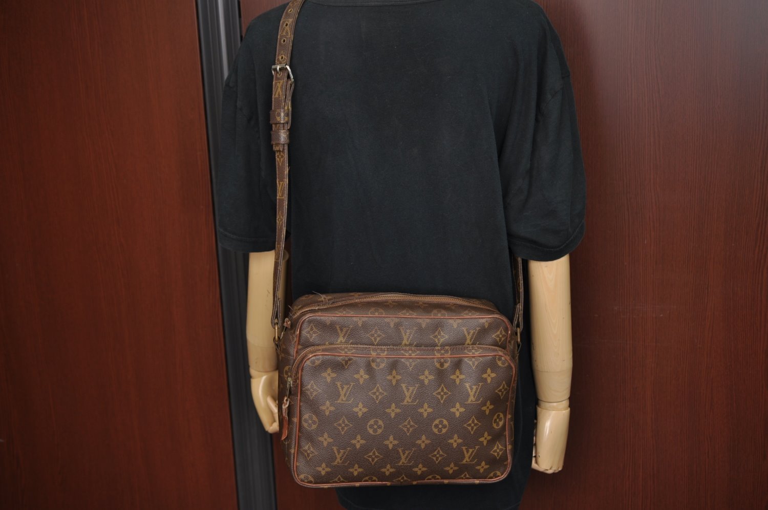 Authentic Louis Vuitton Monogram Nile Shoulder Cross Bag Old Model LV Junk K9292