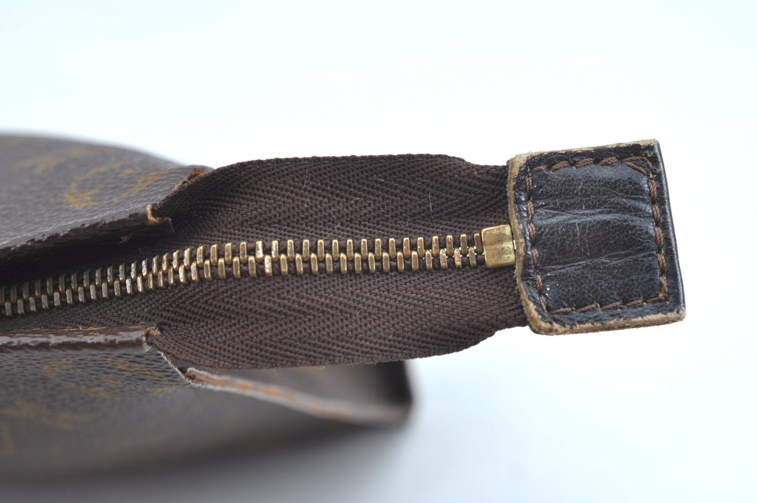 Auth Louis Vuitton Monogram Poche Toilette 26 Cosmetics Pouch Old Model LV K9325