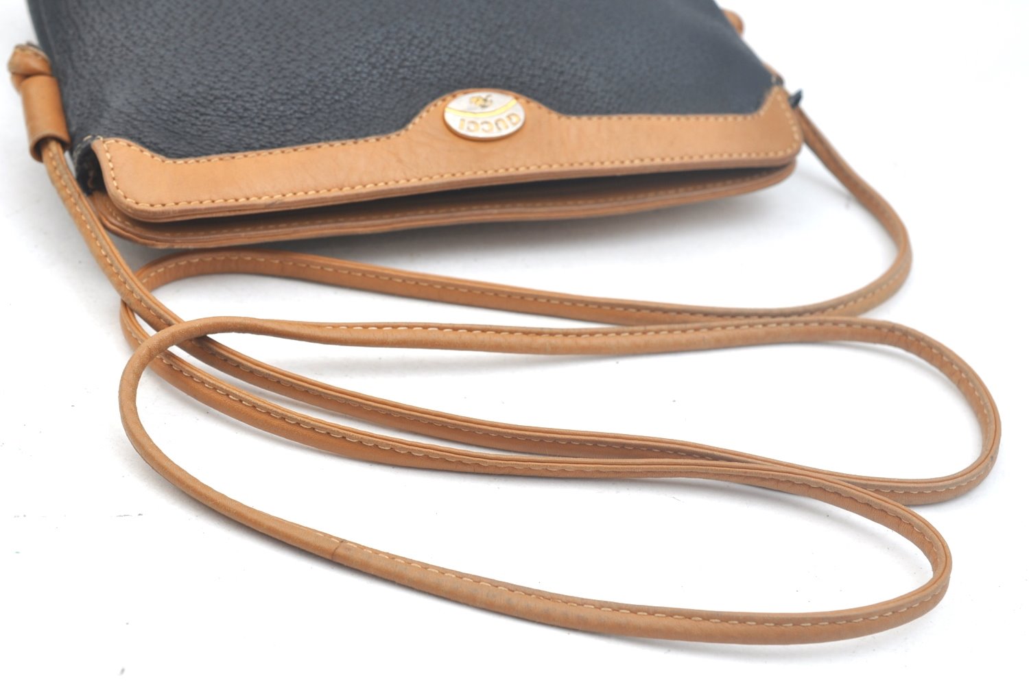 Authentic GUCCI Vintage Shoulder Cross Body Bag Purse Leather Navy Black K9371