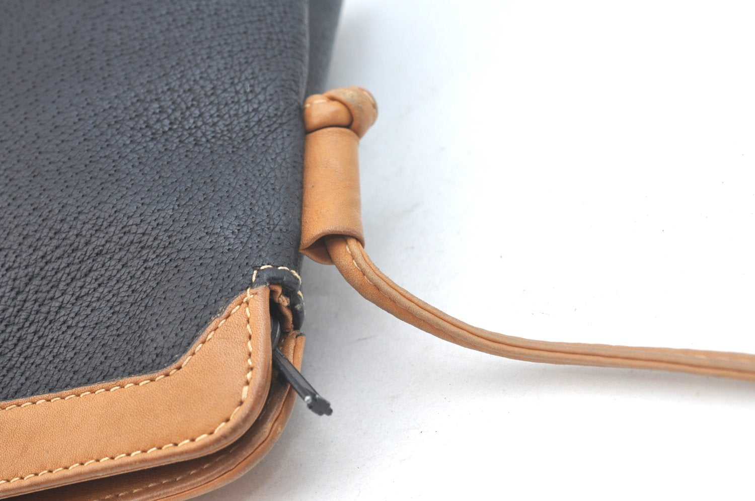 Authentic GUCCI Vintage Shoulder Cross Body Bag Purse Leather Navy Black K9371