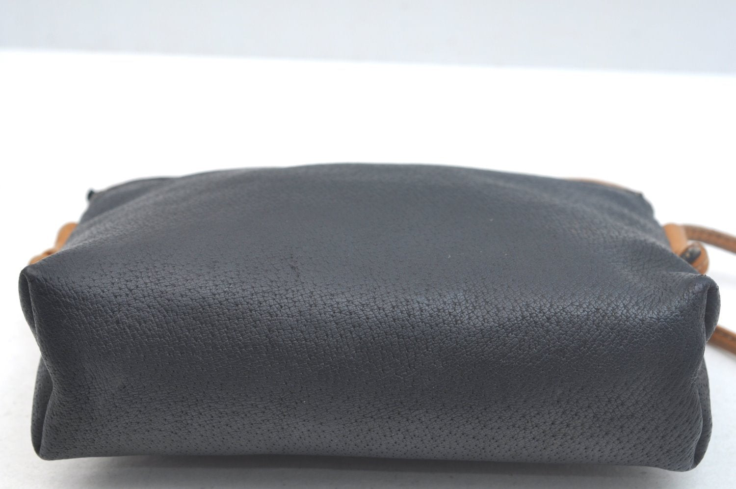 Authentic GUCCI Vintage Shoulder Cross Body Bag Purse Leather Navy Black K9371