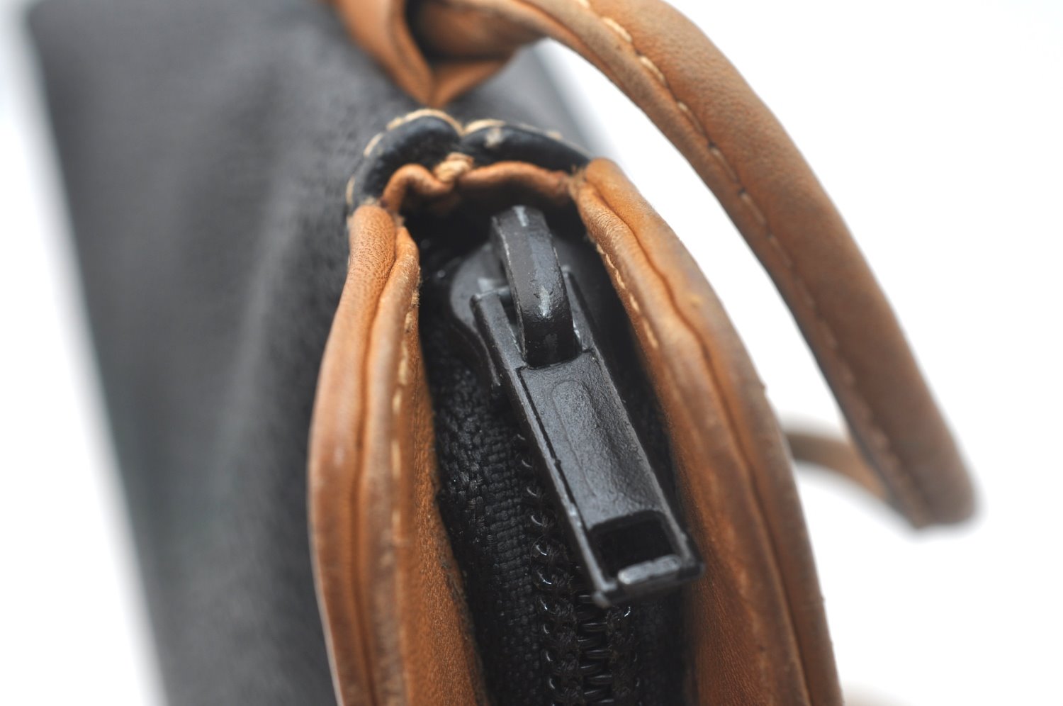 Authentic GUCCI Vintage Shoulder Cross Body Bag Purse Leather Navy Black K9371