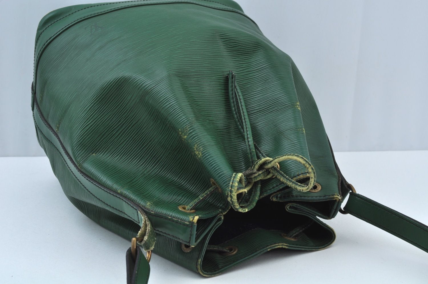 Authentic Louis Vuitton Epi Noe Shoulder Drawstring Bag Green M44004 LV K9438